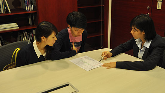 GIA staff help you polish your resume…and get your career going. 