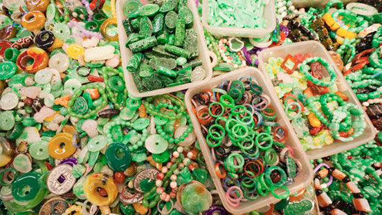 Hong Kong’s jade market attracts jewelry connoisseurs from around the world. You’ll be able to visit it regularly when you study at the GIA campus in Hong Kong.