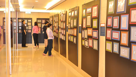 Jewelry Design students admire each other’s work during a student exhibition. 