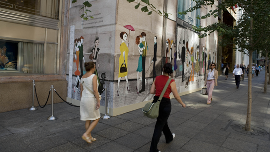 Find yourself on Fifth Avenue – one of the world’s most glamorous shopping districts.